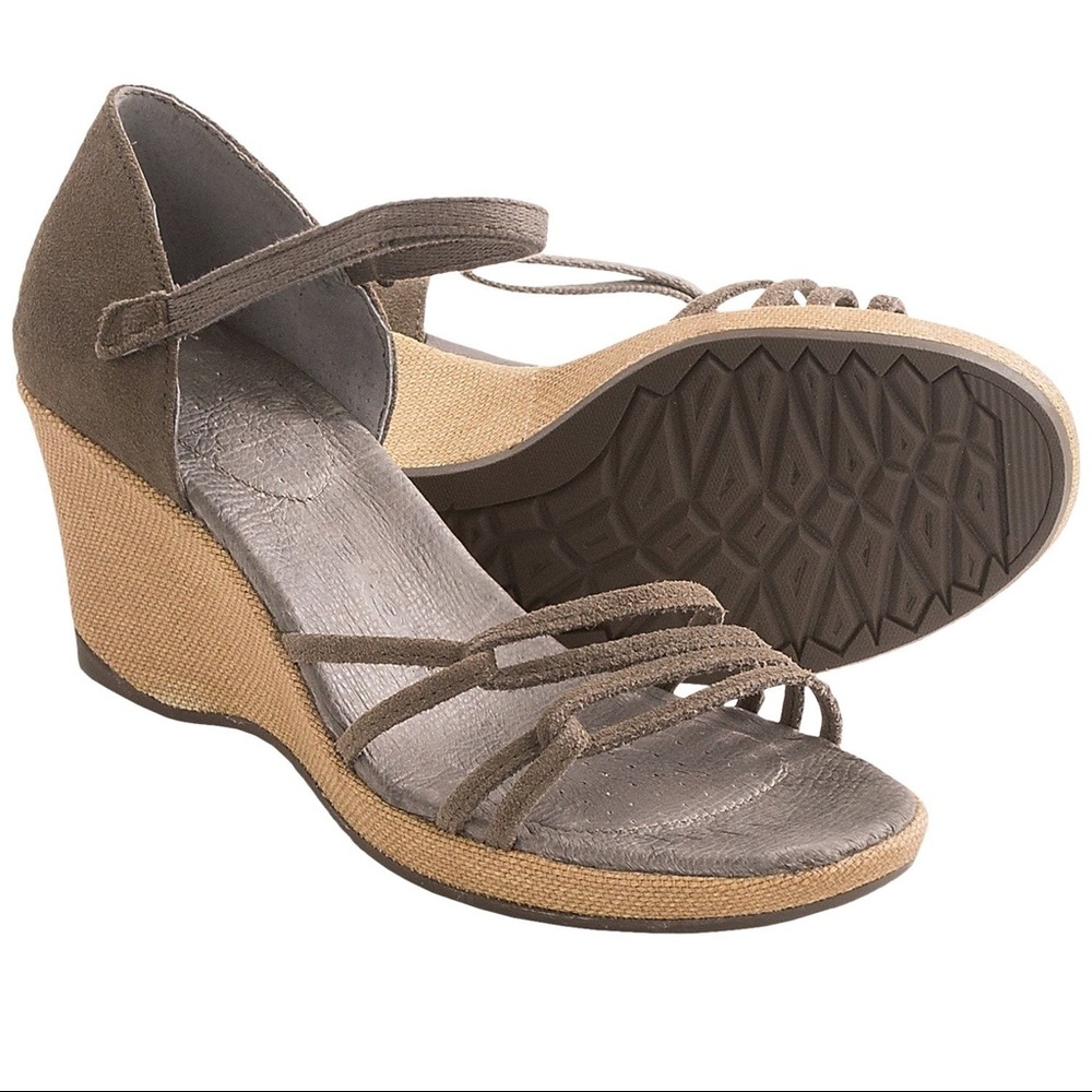 🌴 Teva Riviera Wedge Strappy Suede Sandal